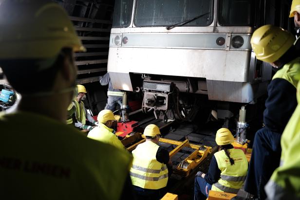 Längere Sperre nach Brand in Wiener U-Bahn: D-Wagen fährt bis Reumannplatz