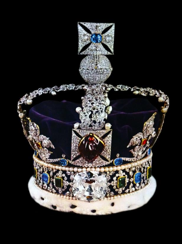 Die mit Juwelen besetzte Krone enthält den Cullinan II-Diamanten.