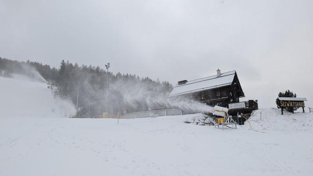 Schneekanonen angeworfen: Kalter Vorgeschmack auf den Skistart