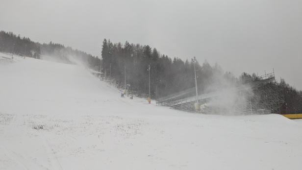 Schneekanonen angeworfen: Kalter Vorgeschmack auf den Skistart