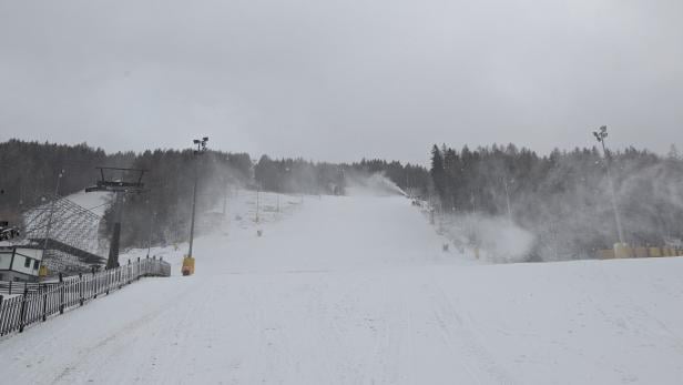 Schneekanonen angeworfen: Kalter Vorgeschmack auf den Skistart