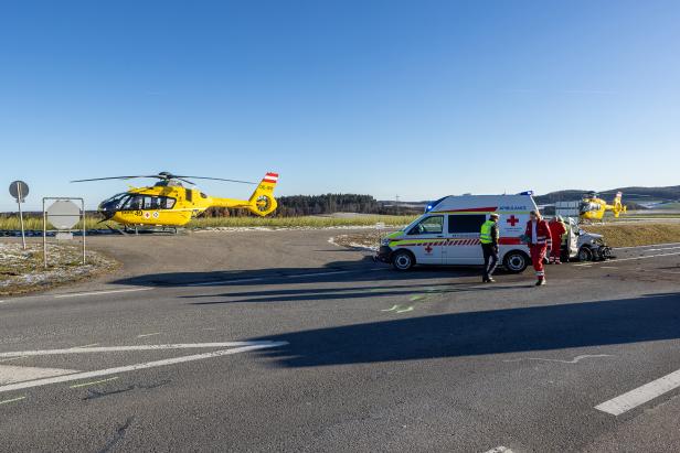 Bezirk Krems: Zwei Schwerverletzte nach Kollision zweier Fahrzeuge