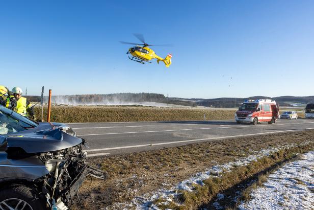 Bezirk Krems: Zwei Schwerverletzte nach Kollision zweier Fahrzeuge