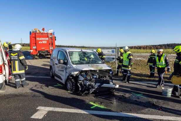 Bezirk Krems: Zwei Schwerverletzte nach Kollision zweier Fahrzeuge