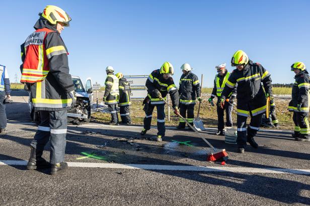 Bezirk Krems: Zwei Schwerverletzte nach Kollision zweier Fahrzeuge