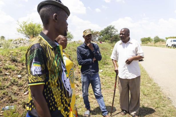 South African illegal gold miners trapped underground