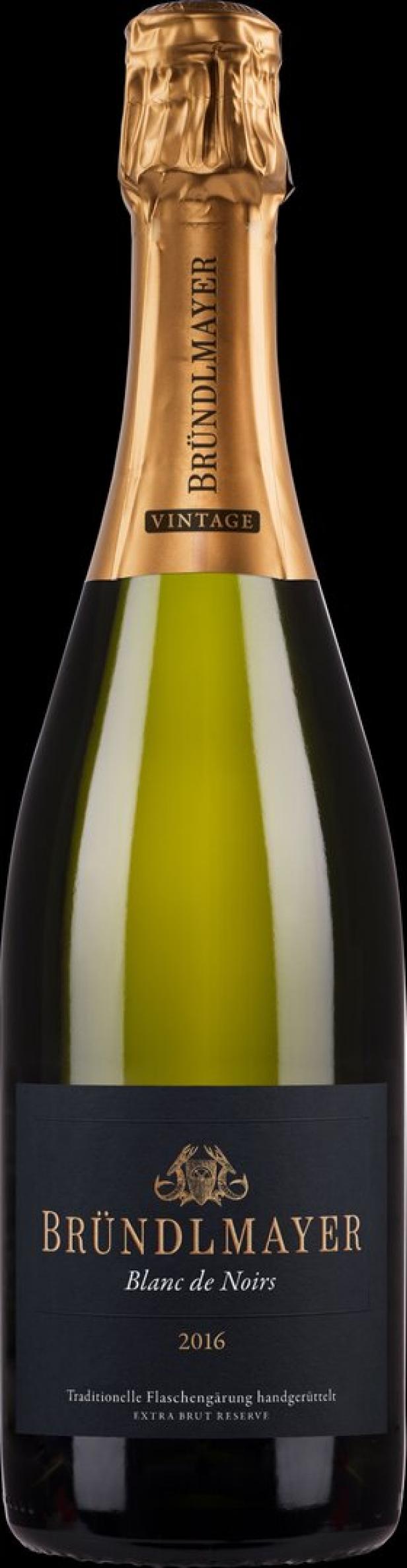 Eine Flasche „Bründlmayer Blanc de Noirs“ Sekt aus dem Jahr 2016.