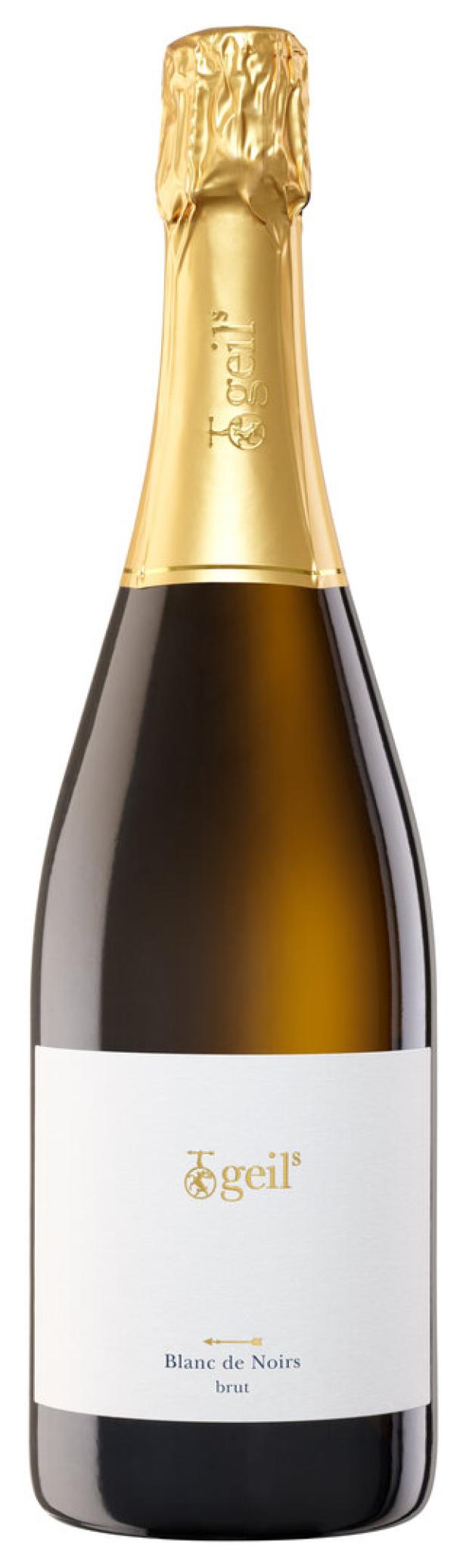 Eine Flasche „Geil's Blanc de Noirs“ Sekt mit goldener Kapsel.