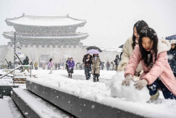 Rekord-Schneefälle sorgen für Chaos in Südkorea 