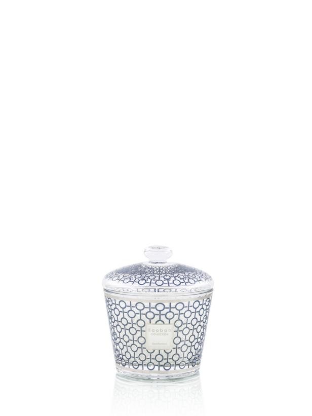 Eine Duftkerze der „Baobab Collection“ mit blau-weißem geometrischen Muster und Deckel.