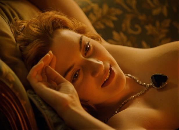 Kate Winslet als Rose Dewitt Bukater mit dem „Herz des Ozeans“ in „Titanic“.
