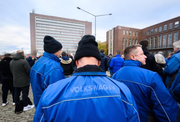 Nationwide warning strikes in Germany over Volkswagen's plans to close three factories