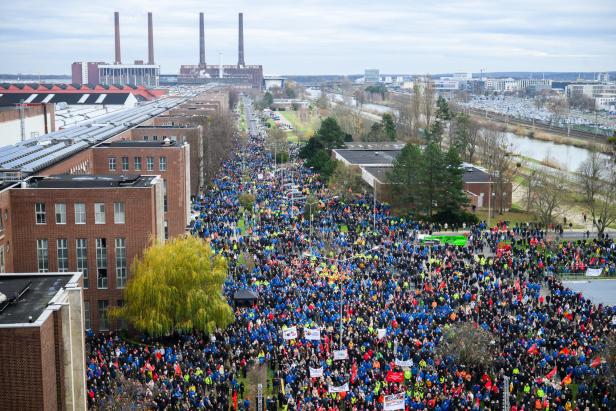 Nationwide warning strikes in Germany over Volkswagen's plans to close three factories