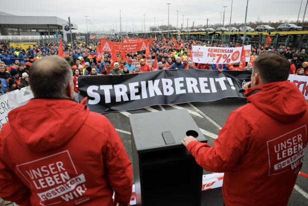 GERMANY-LABOUR-AUTOMOBILE-VW