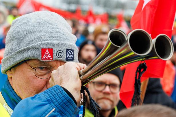 GERMANY-LABOUR-AUTOMOBILE-VW