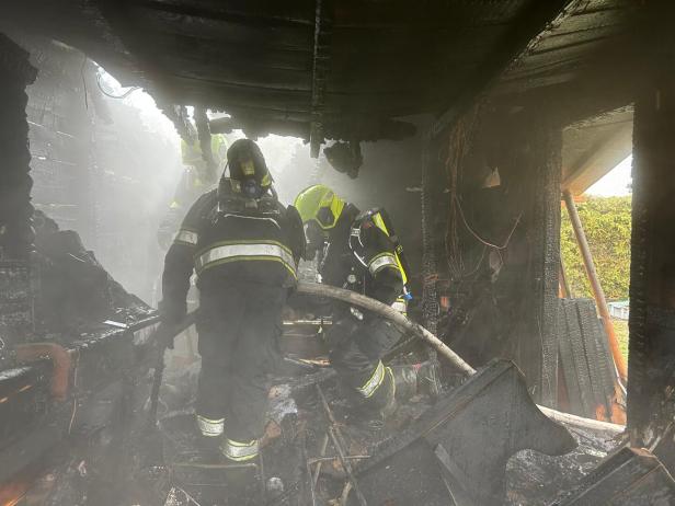 NÖ: Hund verendet bei Vollbrand einer Gartenhütte 