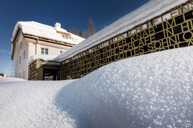 Stille Nacht Museum im Pflegerschlössel im tiefverschneiten Winter