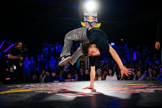 Breakdance am Fuße des Zuckerhuts