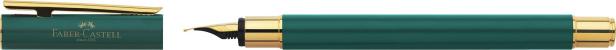 Ein grüner Faber-Castell Füllfederhalter mit goldener Feder und Kappe.