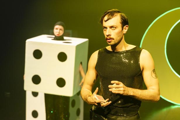 "Ab in die Box" im Kosmos Theater