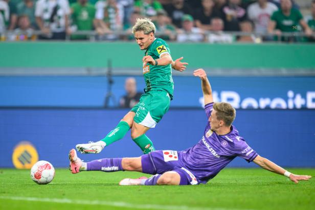 Der Rapidler Moritz Oswald (l.)