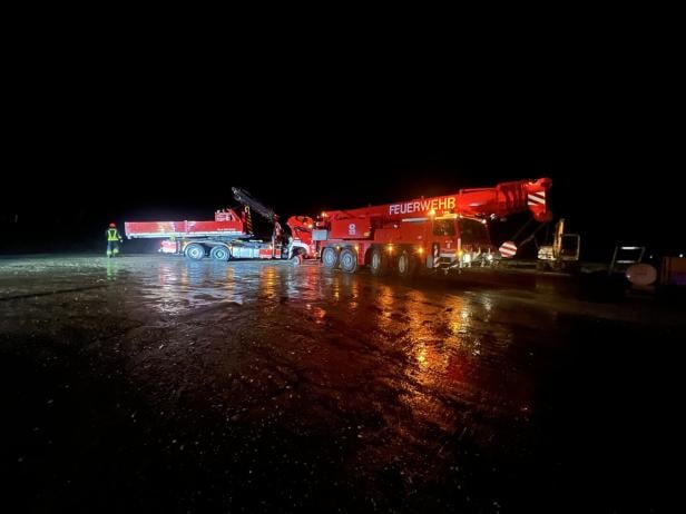 NÖ: Drei Feuerwehrleute bei Unglück mit Einsatzwagen verletzt