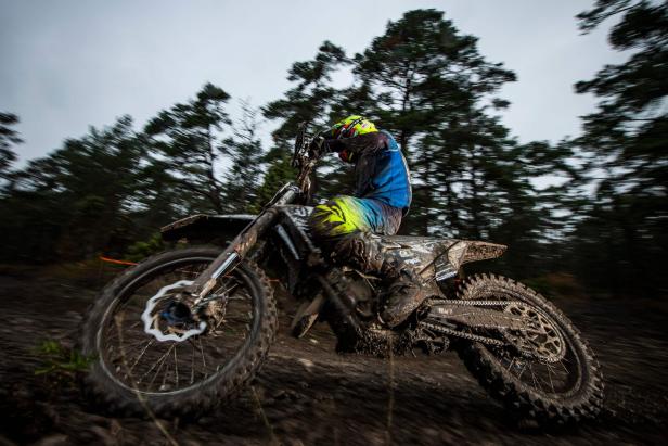 Motocrosser im Visier von Jäger: Ein Schuss, ein Schwerverletzter