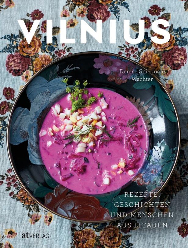 Das Cover des Kochbuchs „Vilnius“ mit einer Schüssel kalter Rote-Bete-Suppe.
