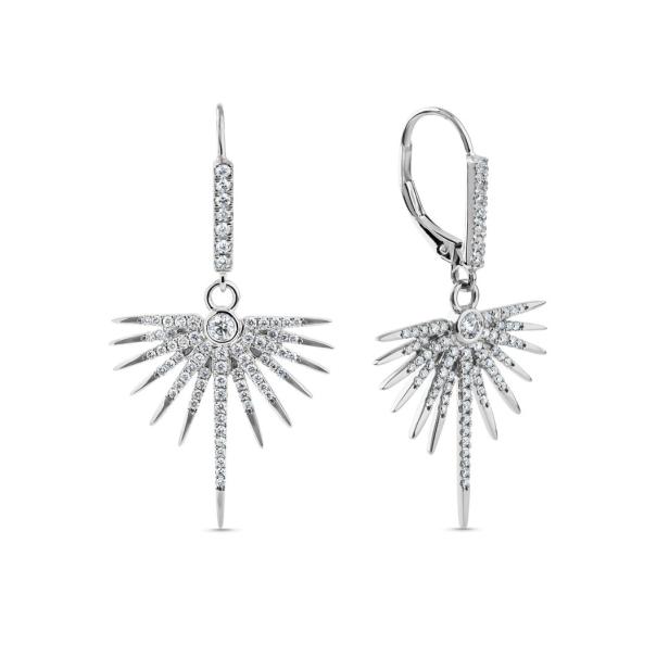 Zwei silberne Ohrringe in Form einer stilisierten Sonne mit kleinen Diamanten besetzt.
