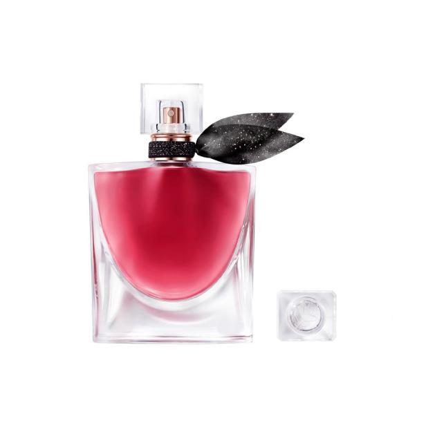 Ein Flakon des Parfüms „La Vie Est Belle“ von Lancôme mit schwarzer Schleife.