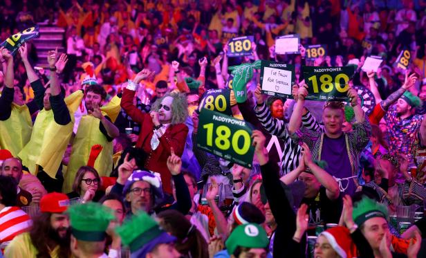 Zwischen Testosteron und Toleranz: So bunt ist die Darts-WM im Ally Pally