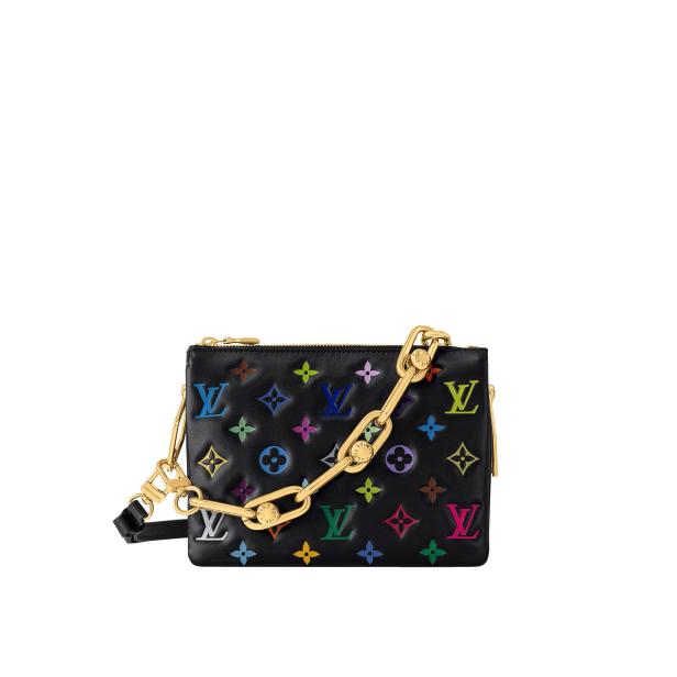 Die „Coussin BB Multico“ Handtasche von Louis Vuitton mit bunten Logos auf schwarzem Leder.