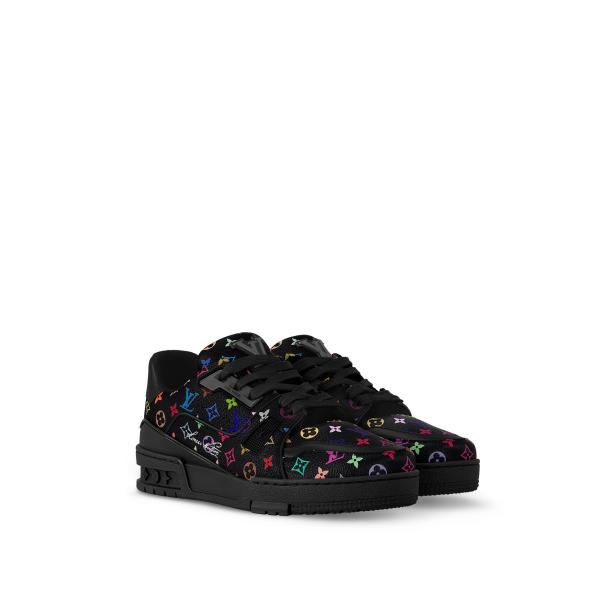 Schwarze LV Trainer Sneaker mit bunten Logos.