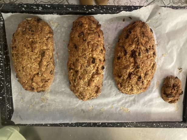 Bauernhofurlaub in der Weihnachtsbäckerei und: Wie das beste Kärntner Apfelbrot gelingt