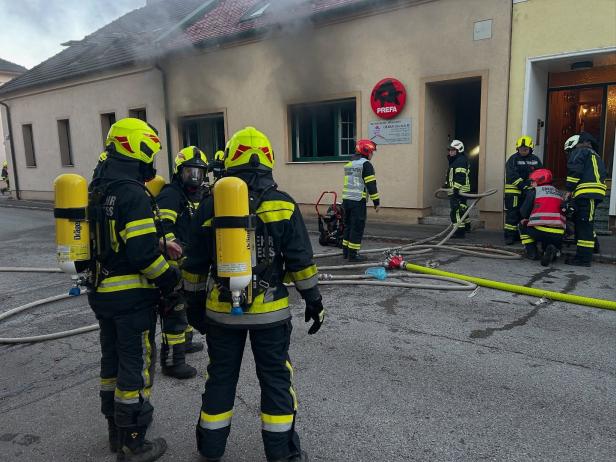 NÖ: Feuerwehr rettete Frau im Rollstuhl aus verrauchtem Haus