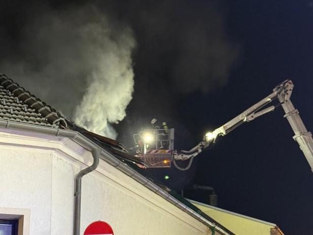 NÖ: Feuerwehr rettete Frau im Rollstuhl aus verrauchtem Haus