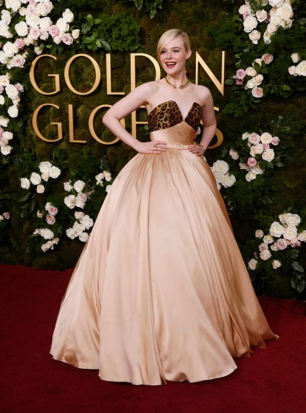 Elle Fanning in einem bodenlangen Kleid bei den Golden Globe Awards.