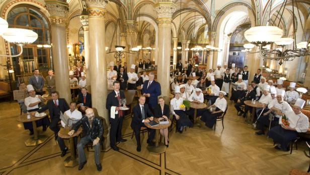 "Wundermittel Centralin": 140 Jahre Cafe Central