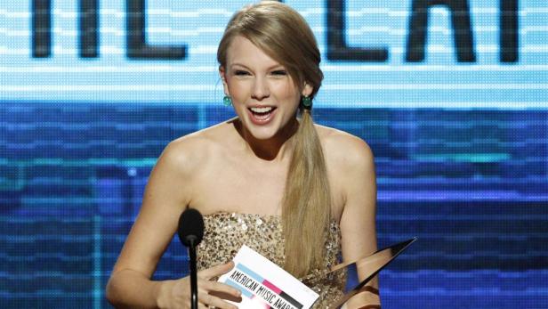 AMAs: Adele und Swift räumen ab, The Hoff tanzt