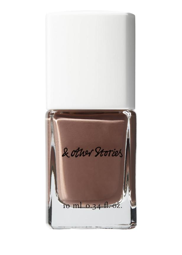 Ein Nagellack der Marke „& Other Stories“ in einer braunen Farbe.