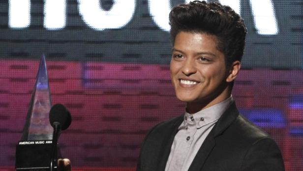 AMAs: Adele und Swift räumen ab, The Hoff tanzt