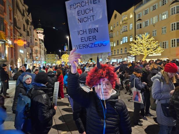 Demo gegen Blau-Schwarz: Zehntausende Menschen protestierten in Wien