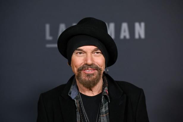 Die skurrilsten Ängste und Phobien der Stars Porträt von Billy Bob Thornton mit Hut und Bart vor einem grauen Hintergrund.