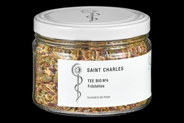 Ein Glas „Saint Charles“ Frösteltee Bio No4.