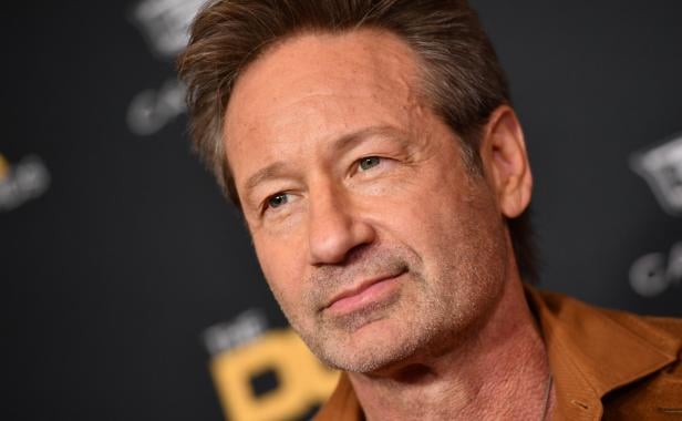 US-ENTERTAINMENT-FILM-DGA-AWARD-ARRIVAL Porträt von David Duchovny vor einem dunklen Hintergrund.