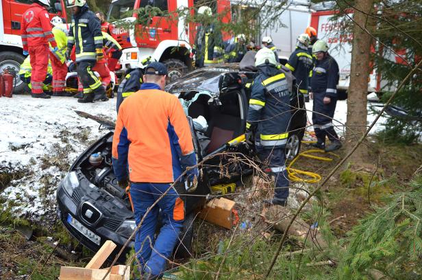 Autounfall im Raum Thaya: Baby (7 Monate) leicht verletzt