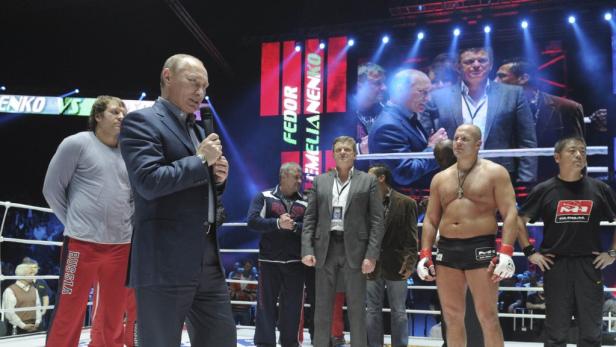 Kampfsportfans pfeifen Putin aus