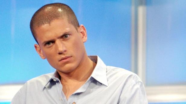 Ein Porträt von Wentworth Miller mit ernstem Gesichtsausdruck.