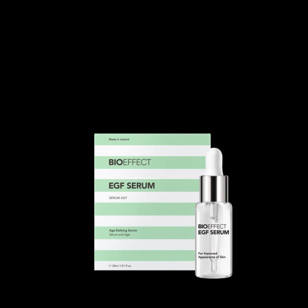 Ein Fläschchen Bioeffect EGF Serum steht vor seiner Verpackung.