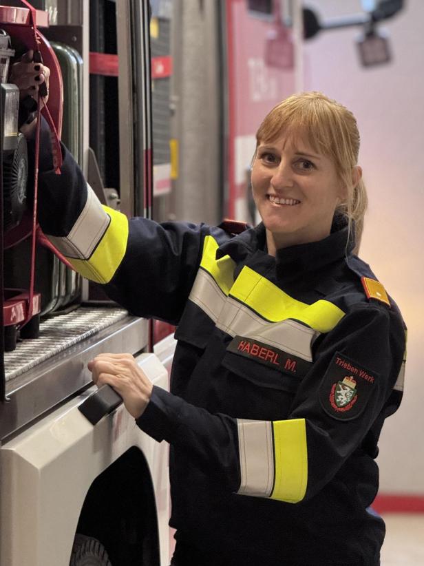 Frauen bei der Feuerwehr: "Im Worst Case muss sie mich herausziehen können"